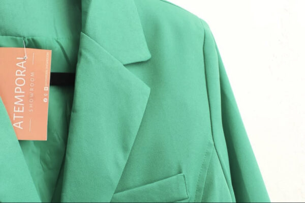 saco cropped color verde - Imagen 2